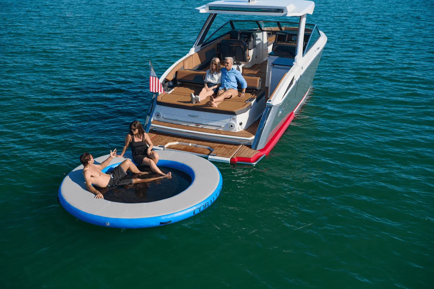 2025 Cobalt R33 Outboard Image Thumbnail #5