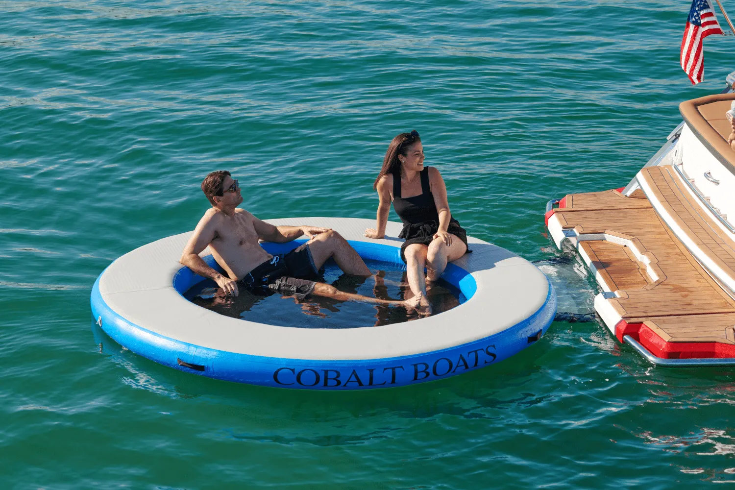 2025 Cobalt R33 Outboard Image Thumbnail #6