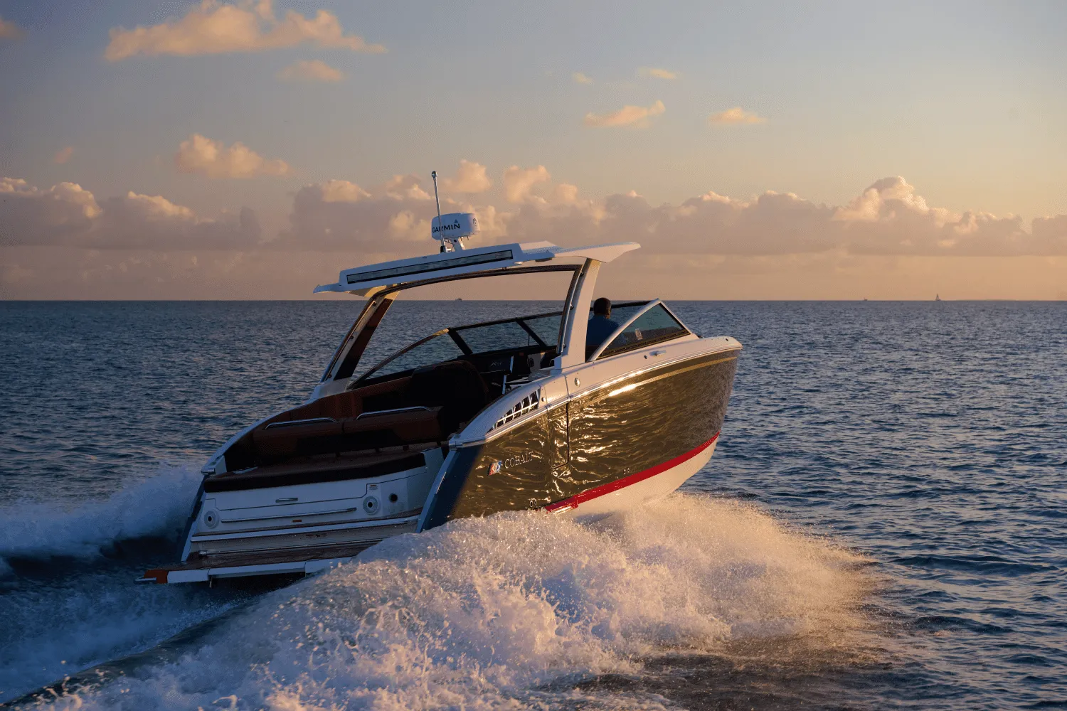 2025 Cobalt R33 Outboard Image Thumbnail #13