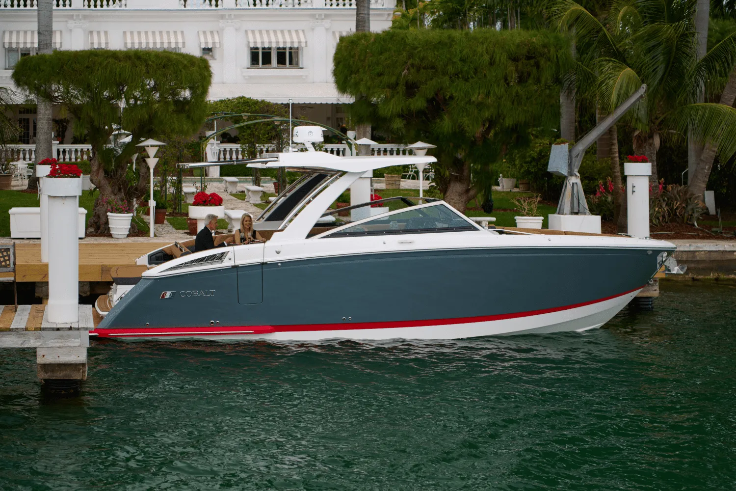 2025 Cobalt R33 Outboard Image Thumbnail #19
