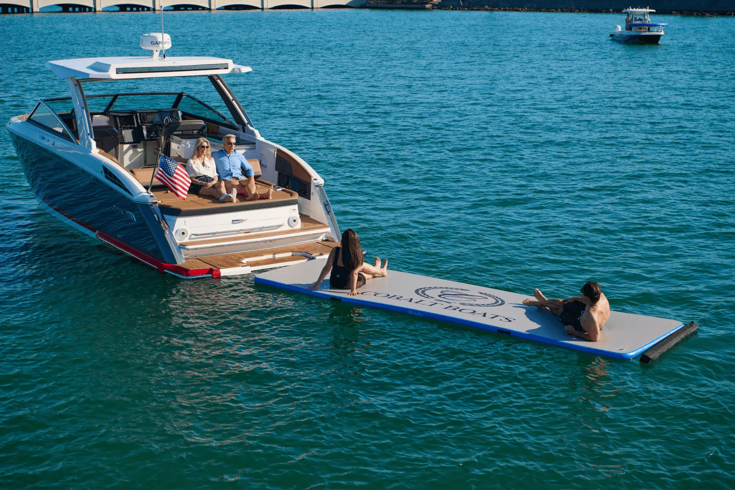 2025 Cobalt R33 Outboard Image Thumbnail #7