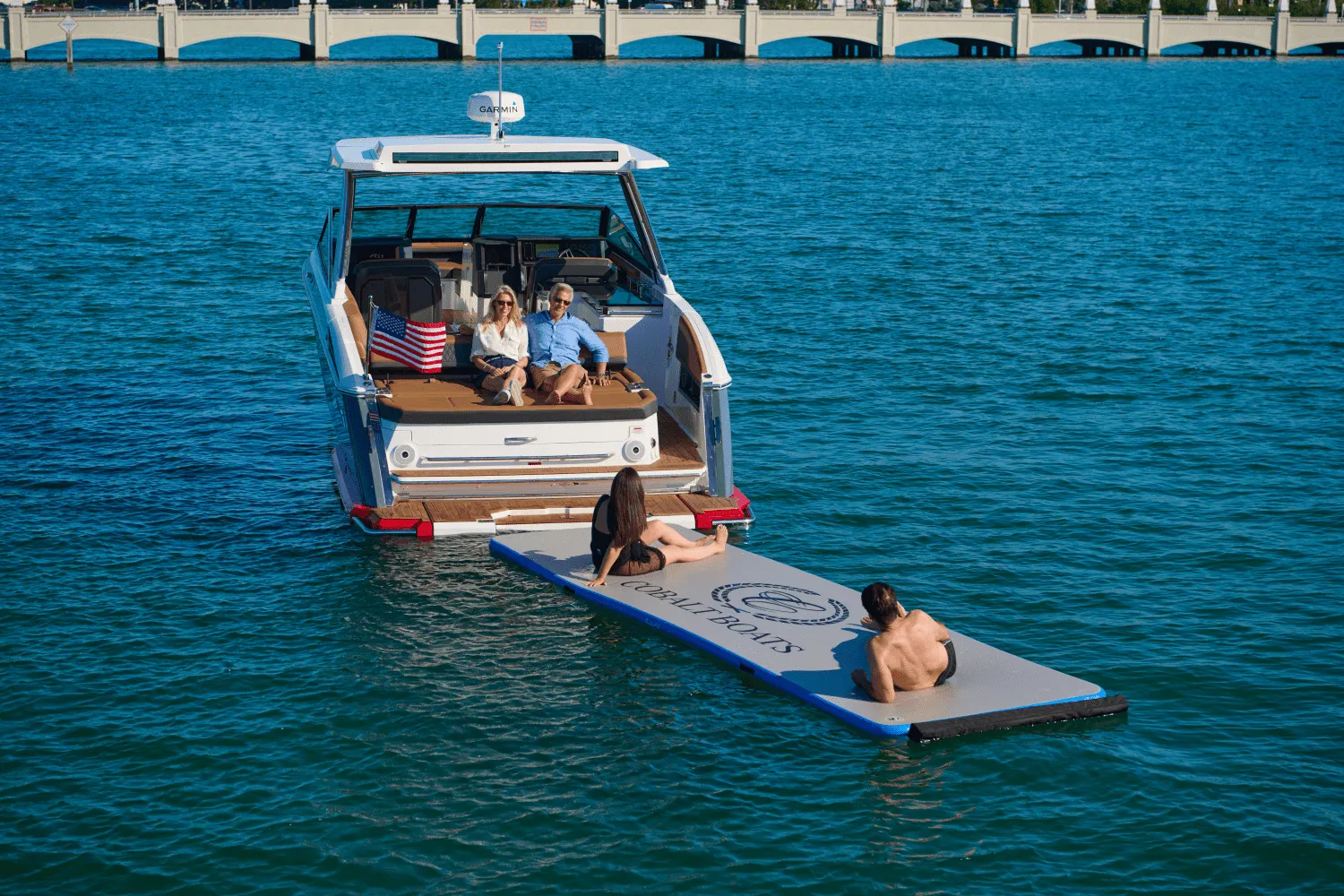 2025 Cobalt R33 Outboard Image Thumbnail #8