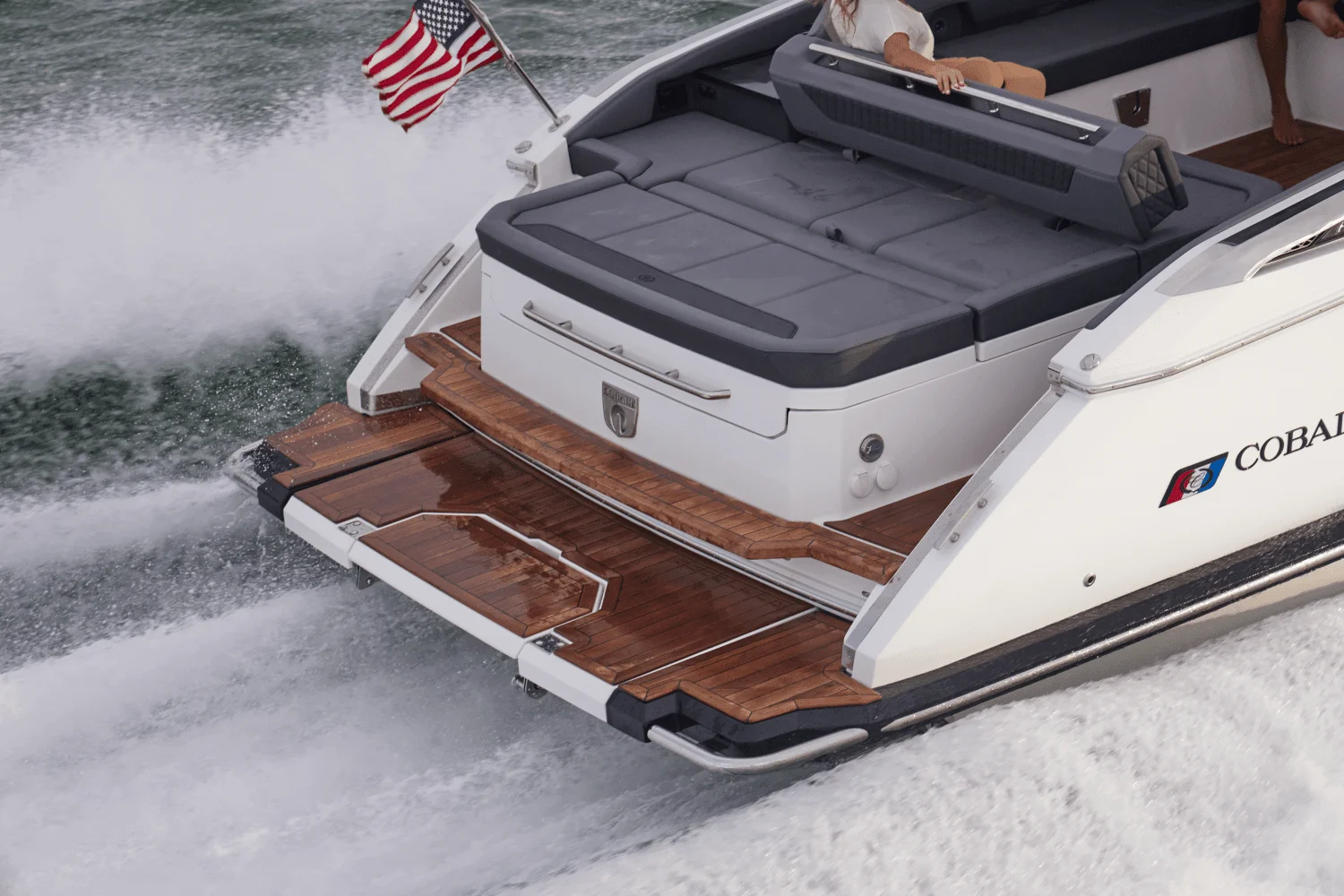 2026 Cobalt R35 Outboard Image Thumbnail #10