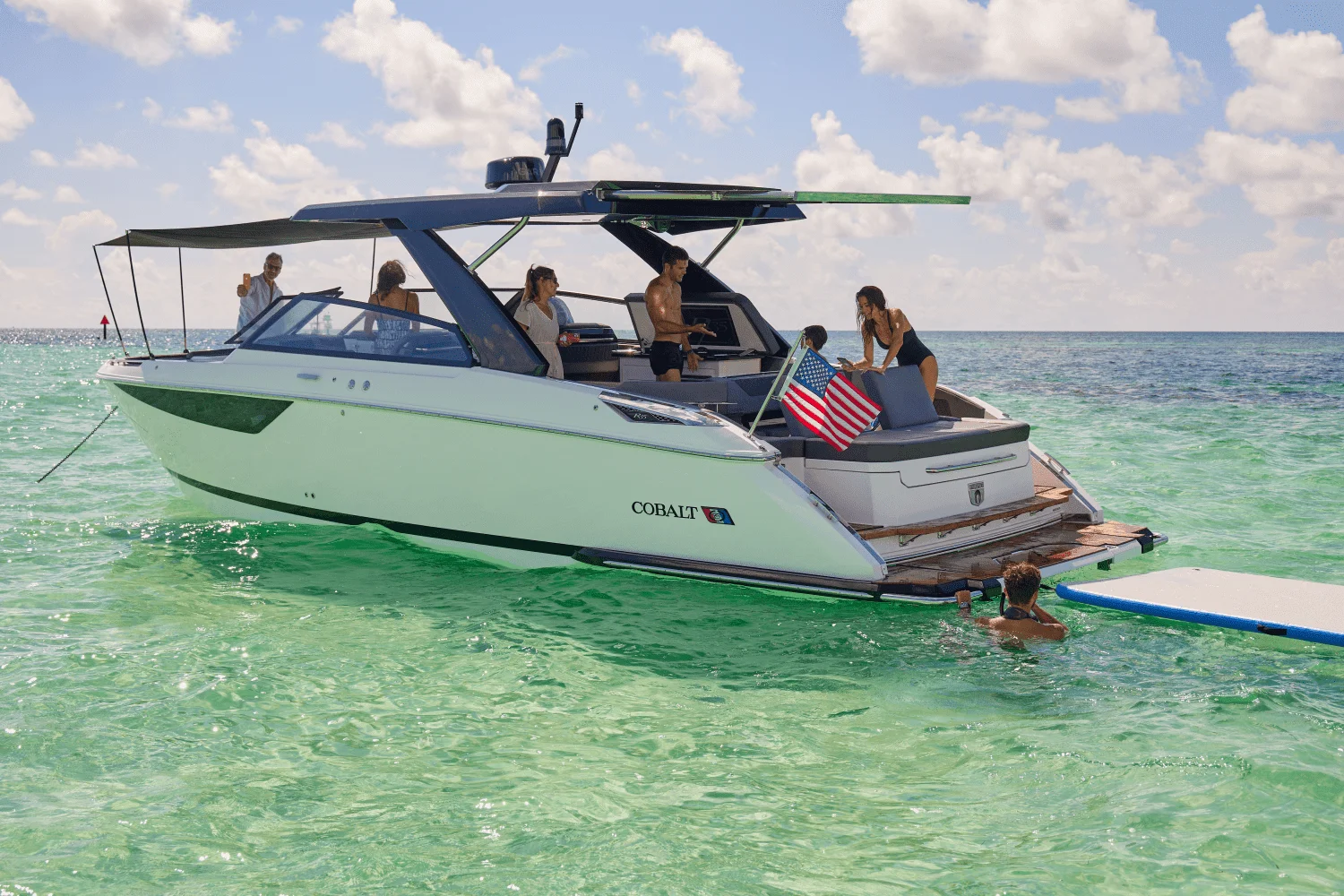 2026 Cobalt R35 Outboard Image Thumbnail #11