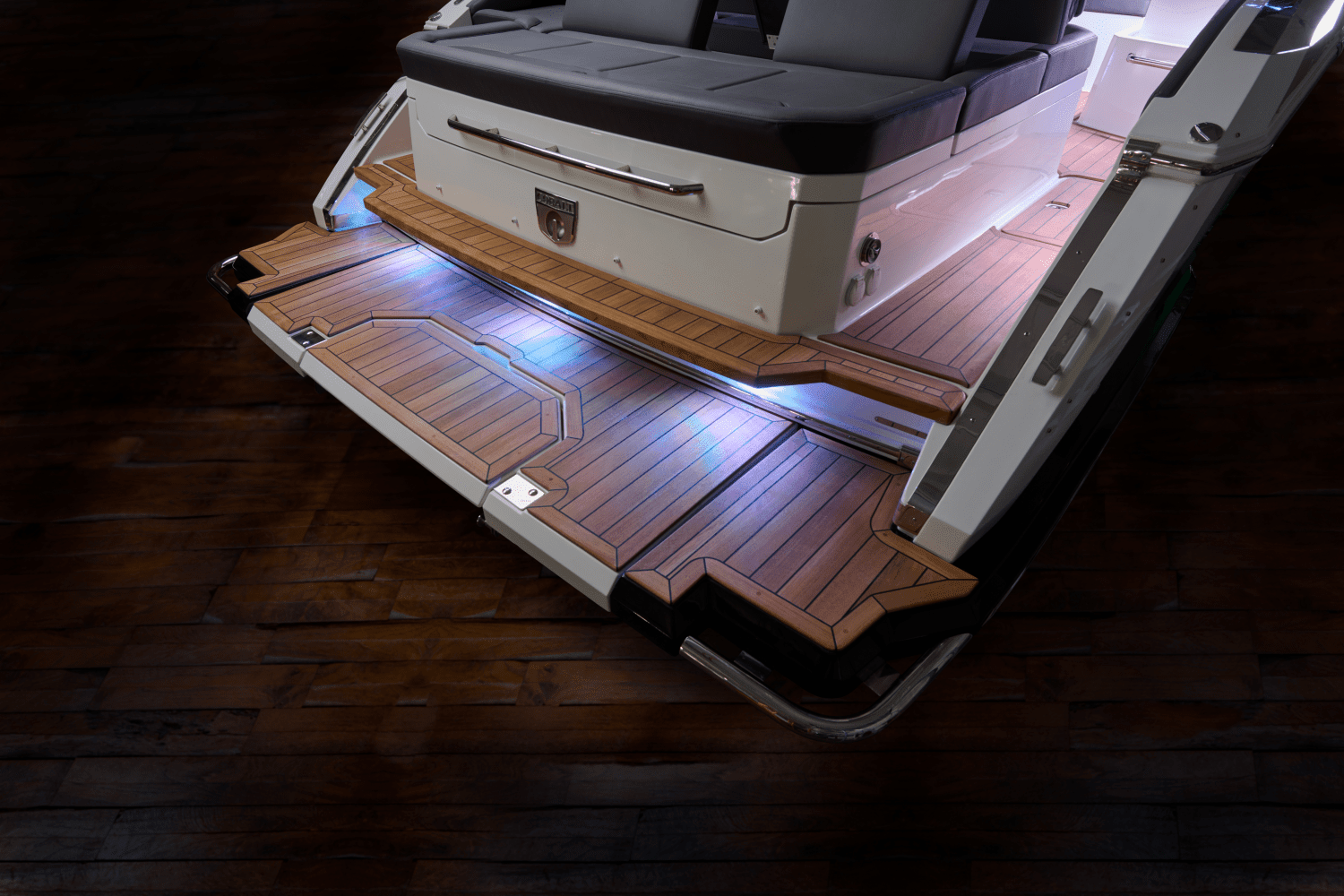 2026 Cobalt R35 Outboard Image Thumbnail #23