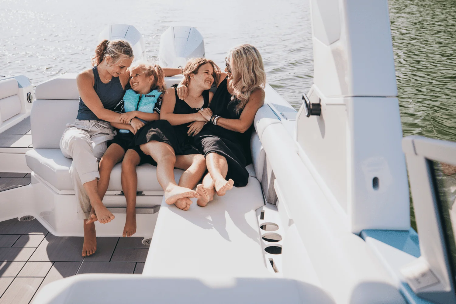 2025 Aviara AV28 Outboard Image Thumbnail #6