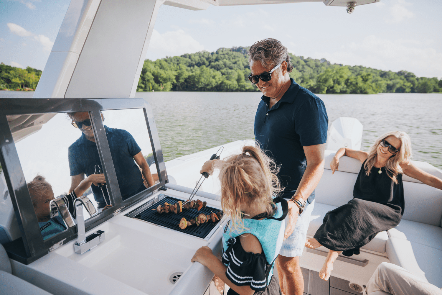 2025 Aviara AV28 Outboard Image Thumbnail #4