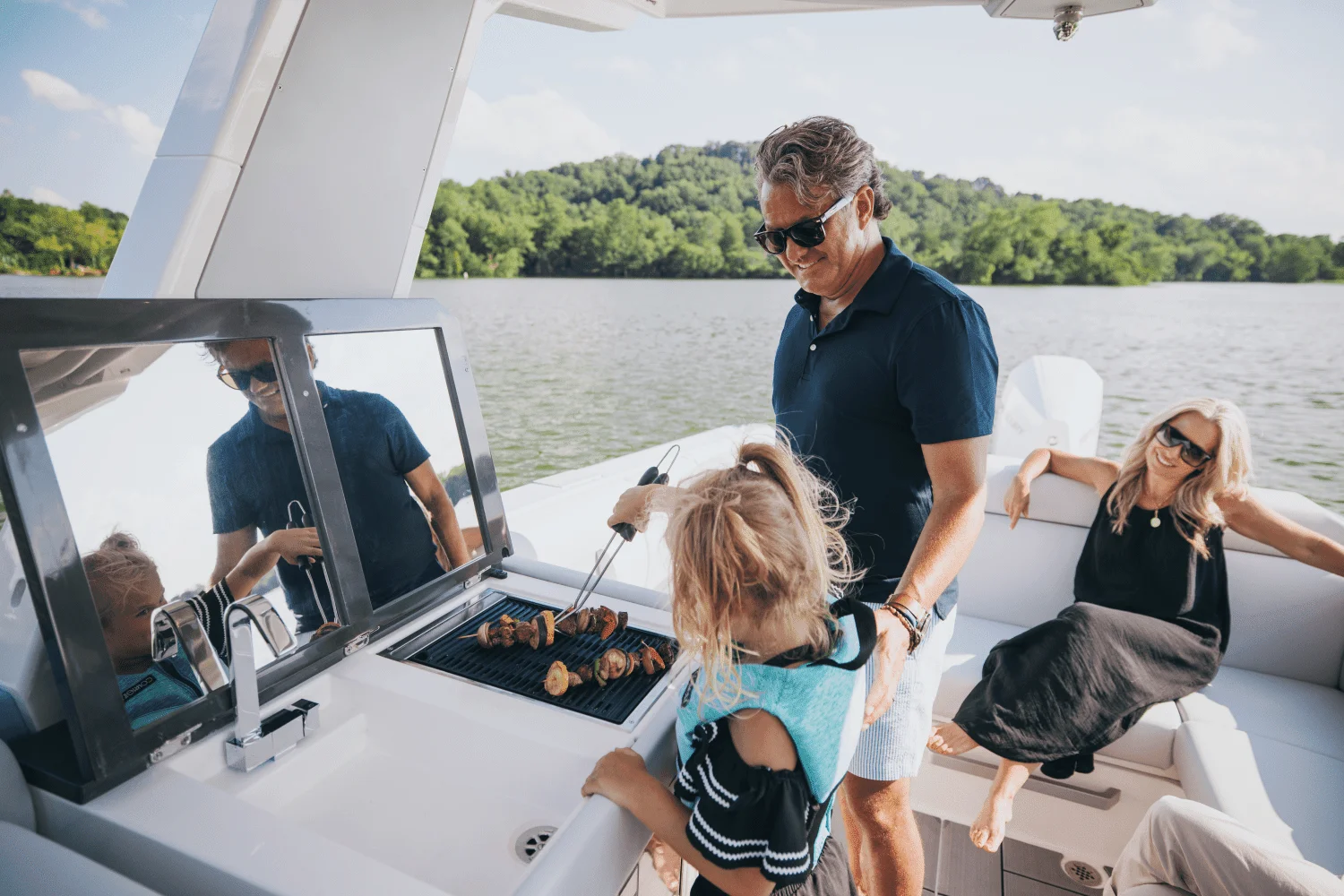 2025 Aviara AV28 Outboard Image Thumbnail #4