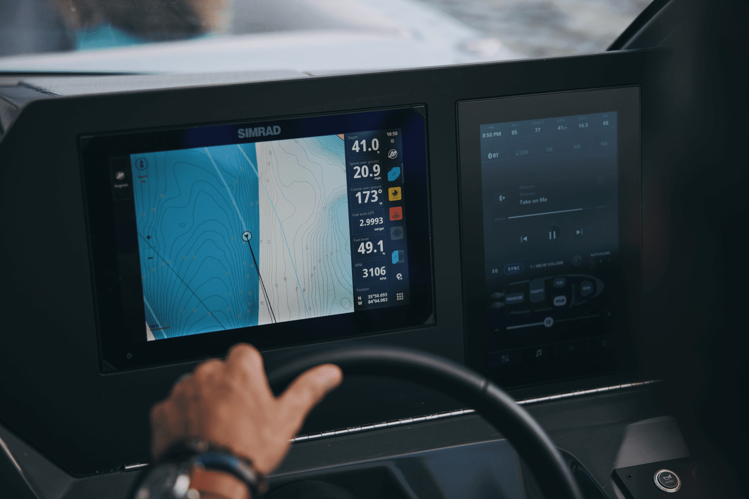 2025 Aviara AV28 Outboard Image Thumbnail #7