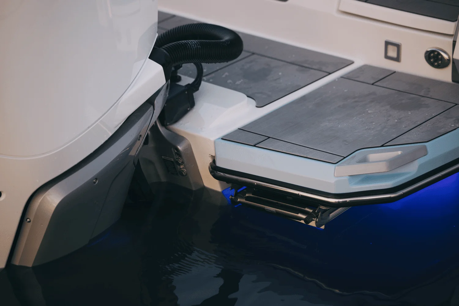 2025 Aviara AV28 Outboard Image Thumbnail #3
