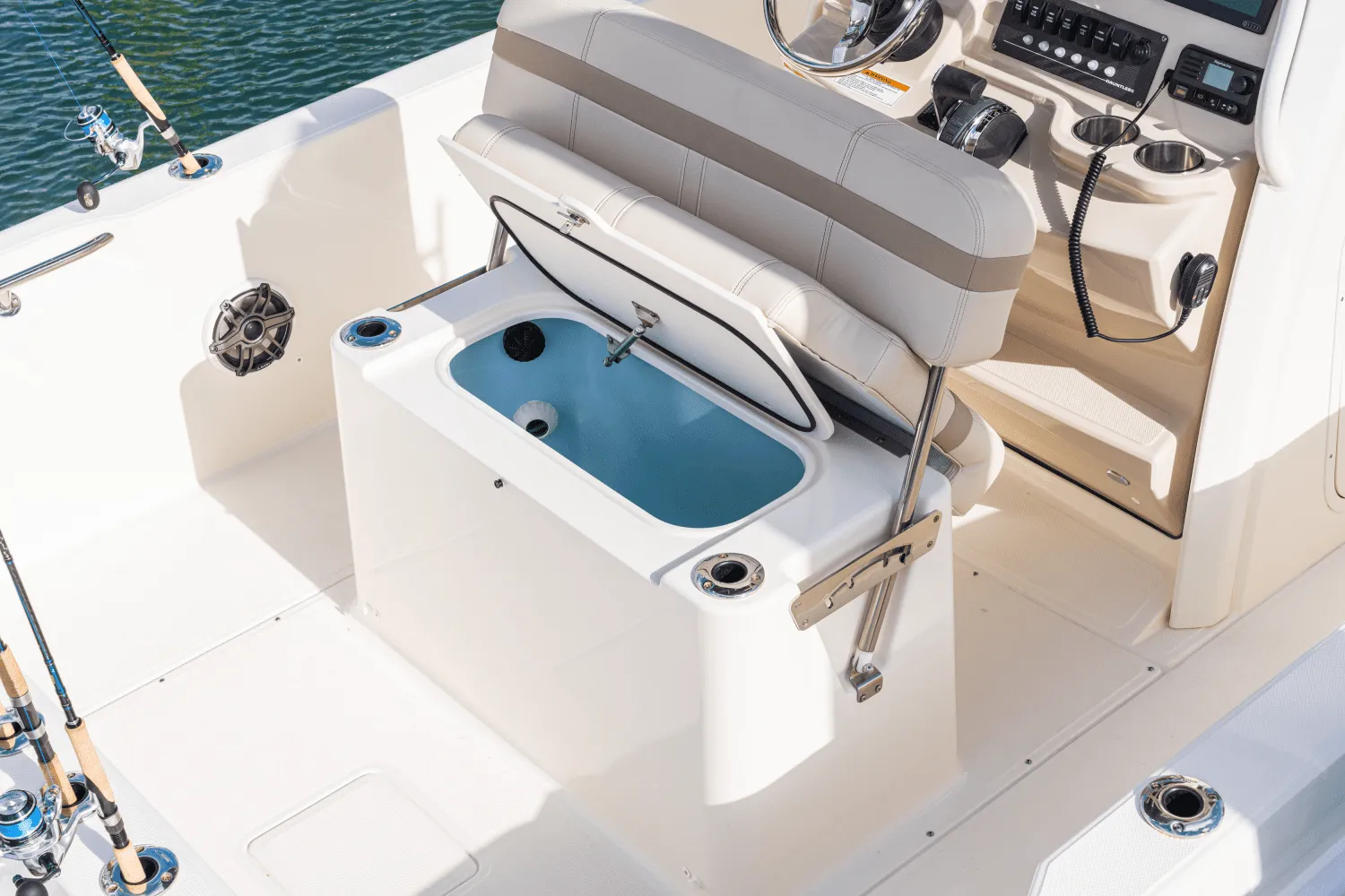2025 Boston Whaler 220 Dauntless Image Thumbnail #40
