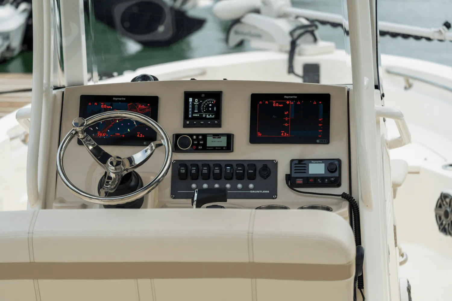 2025 Boston Whaler 220 Dauntless Image Thumbnail #31