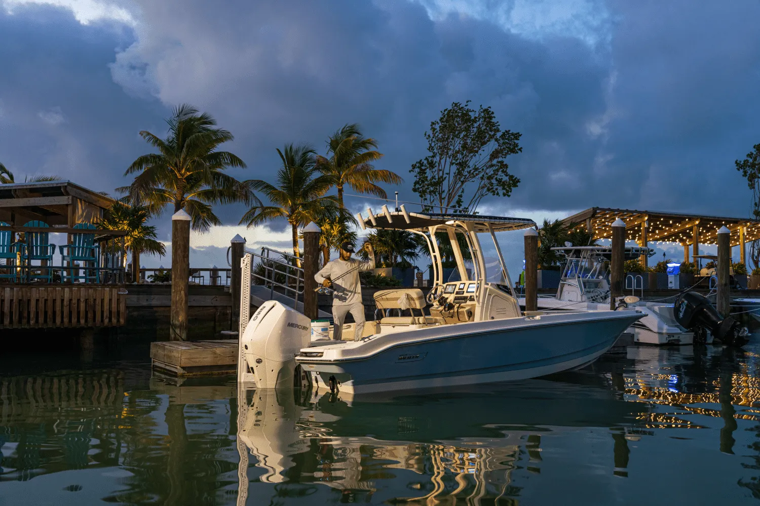 2025 Boston Whaler 220 Dauntless Image Thumbnail #6