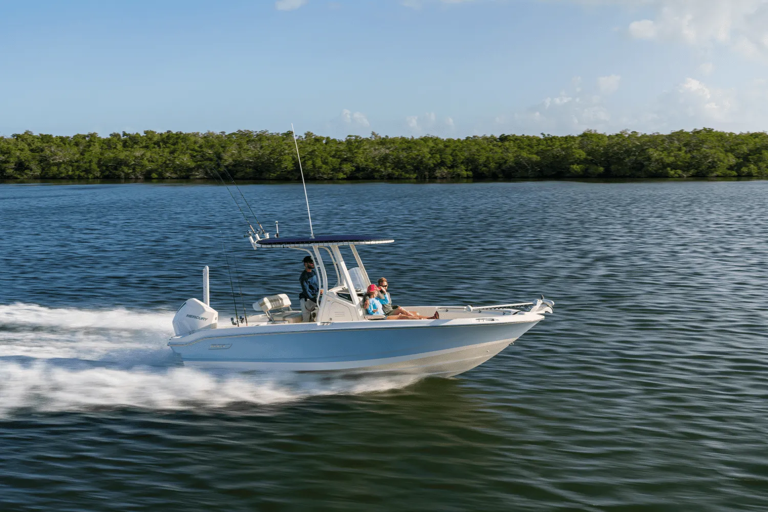 2025 Boston Whaler 220 Dauntless Image Thumbnail #1