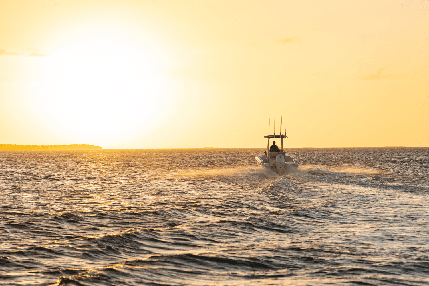 2026 Boston Whaler 220 Dauntless Image Thumbnail #9