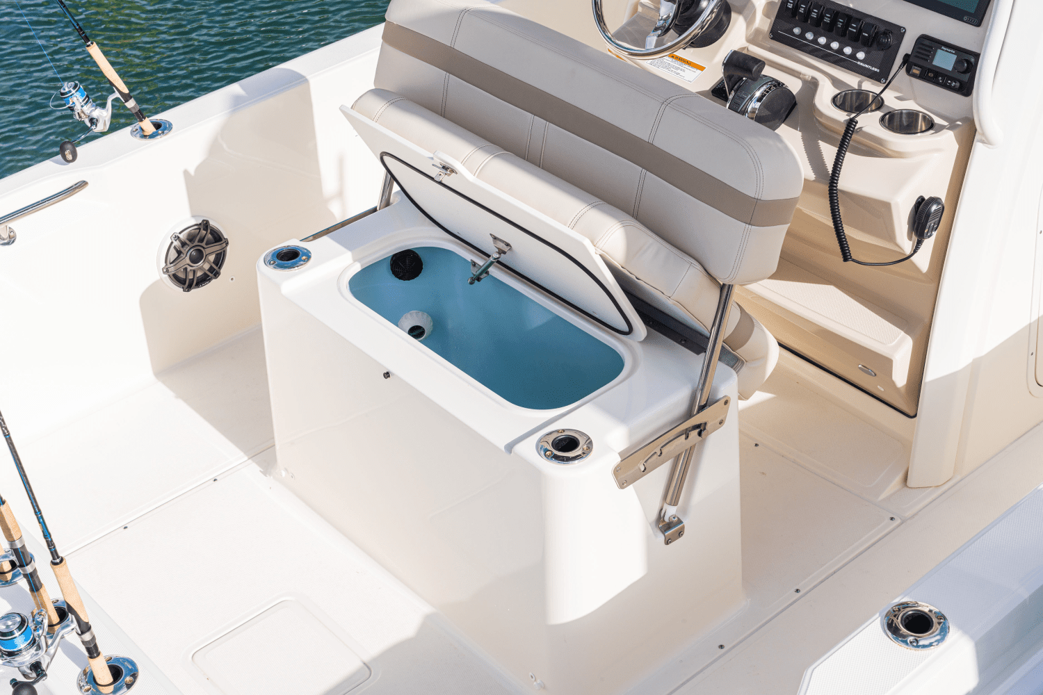 2026 Boston Whaler 220 Dauntless Image Thumbnail #40