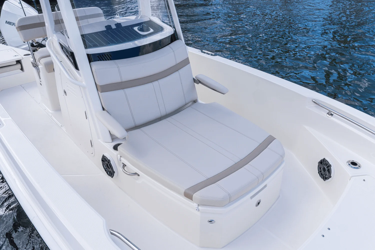 2026 Boston Whaler 220 Dauntless Image Thumbnail #37
