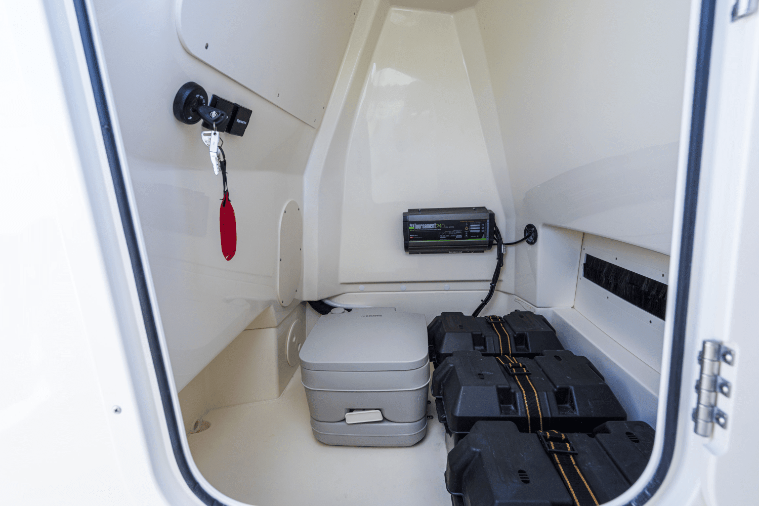 2026 Boston Whaler 220 Dauntless Image Thumbnail #34