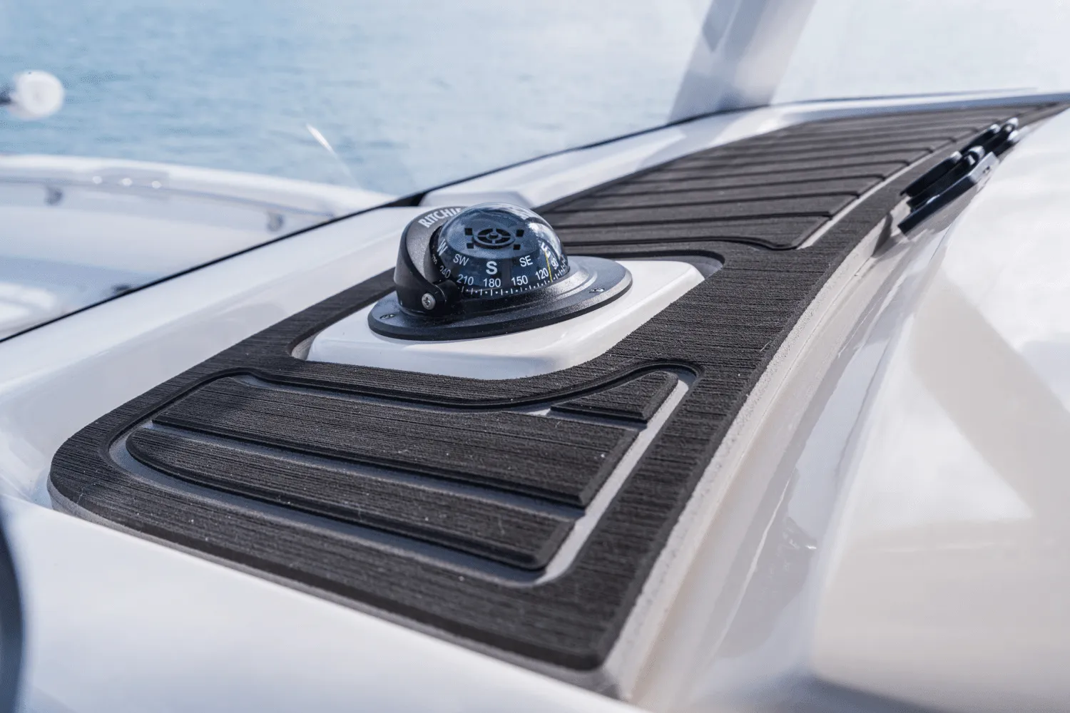 2025 Boston Whaler 220 Dauntless Image Thumbnail #30