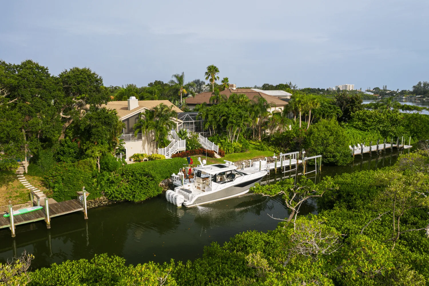2025 Boston Whaler 405 Conquest Image Thumbnail #12