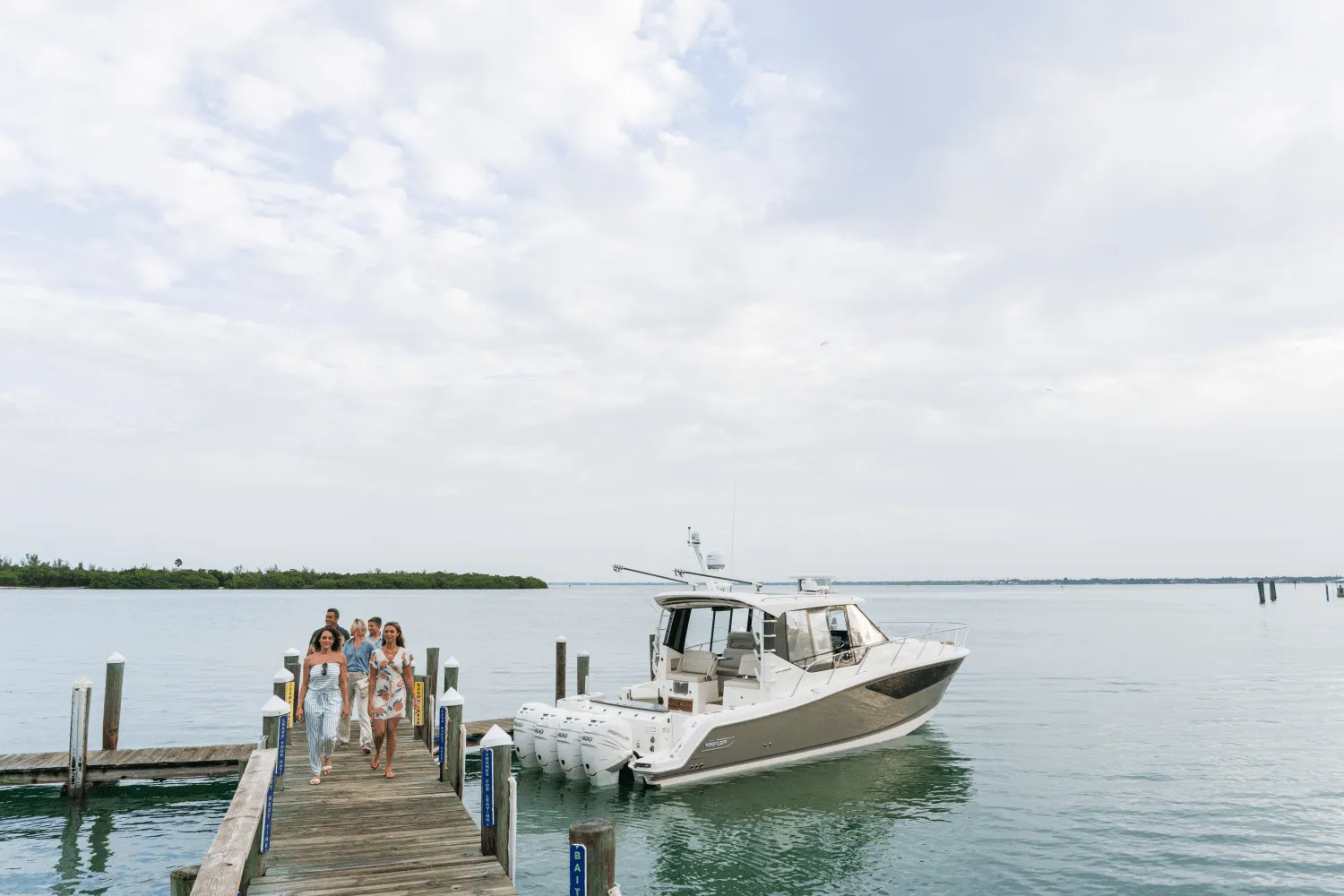 2025 Boston Whaler 405 Conquest Image Thumbnail #8