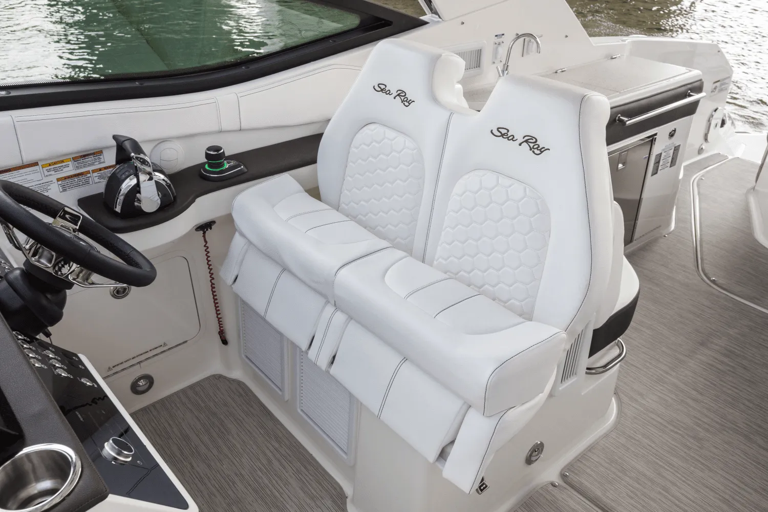 2025 Sea Ray Sundancer 320 Image Thumbnail #28