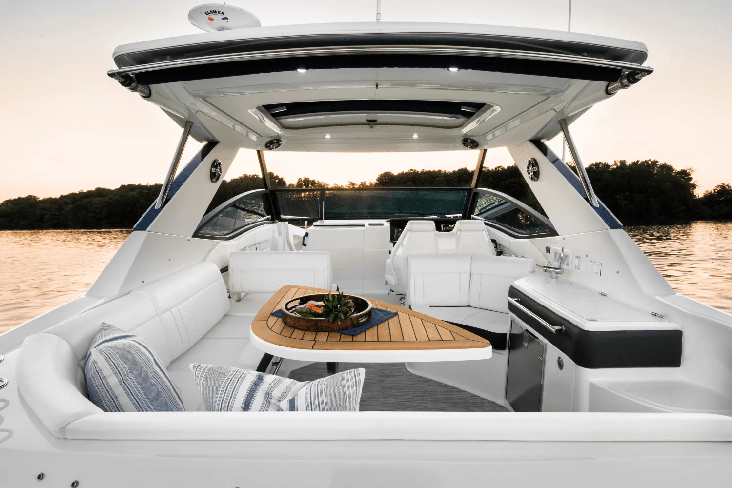 2025 Sea Ray Sundancer 320 Image Thumbnail #23