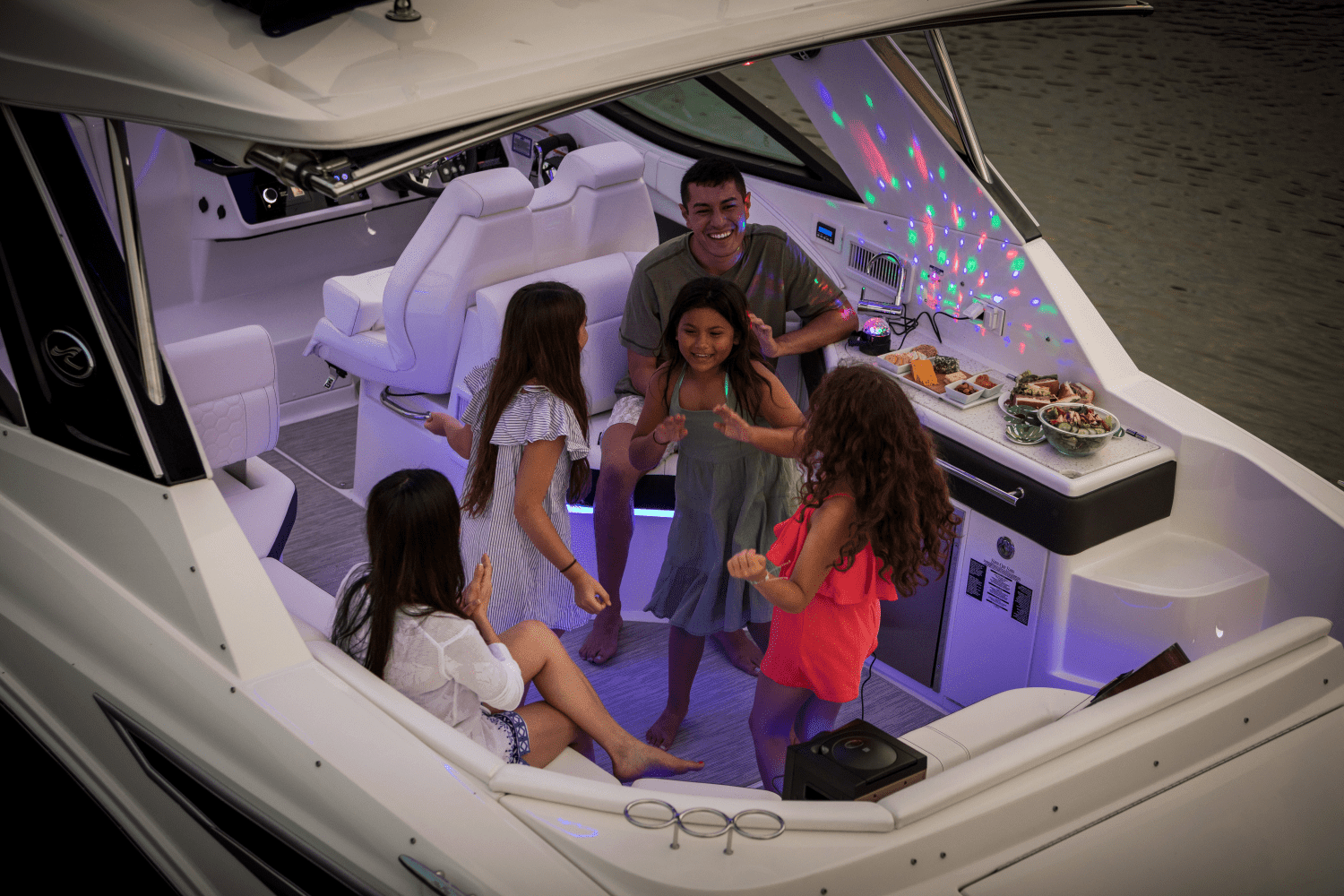 2026 Sea Ray Sundancer 320 Image Thumbnail #38