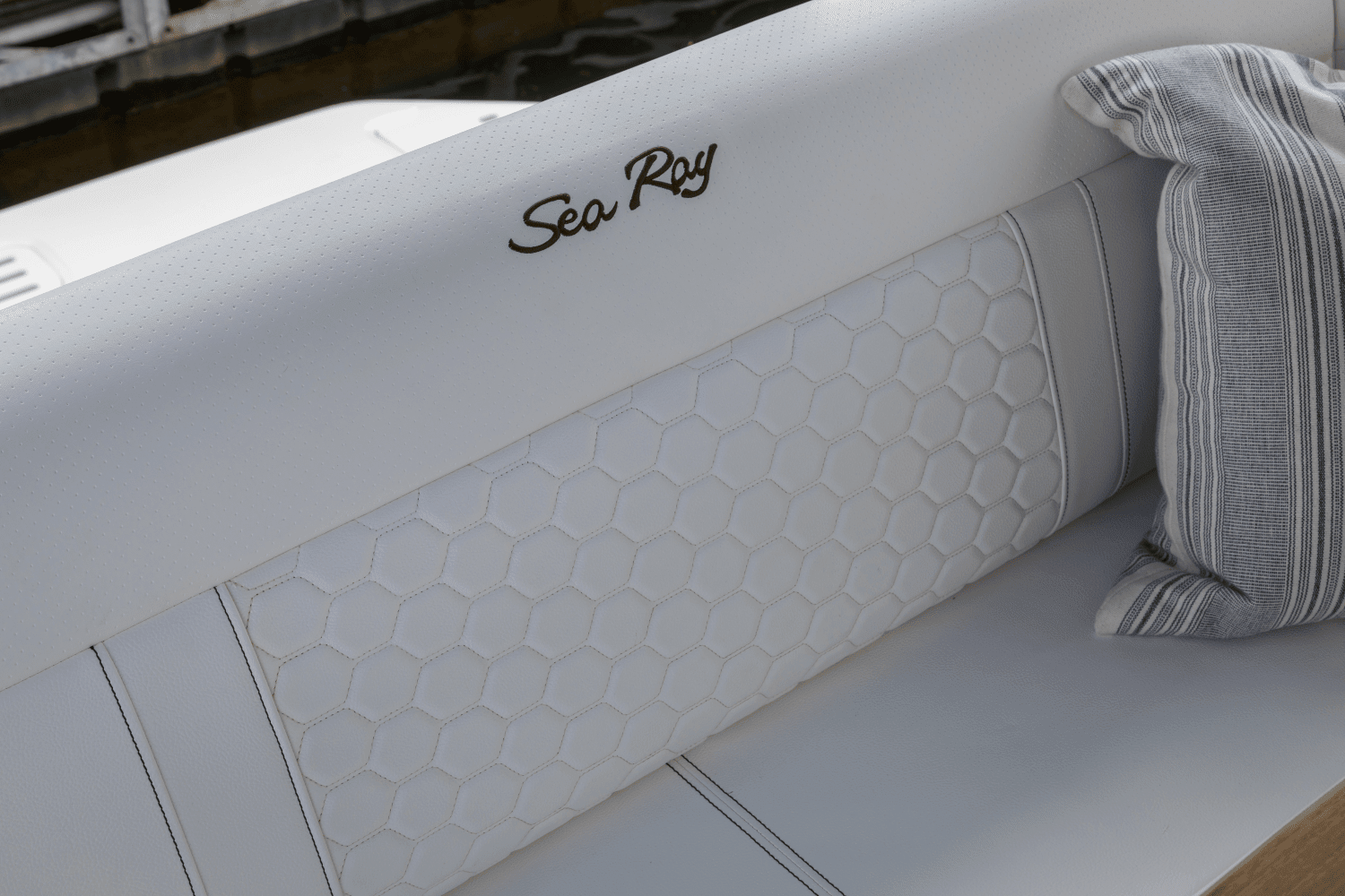 2026 Sea Ray Sundancer 320 Image Thumbnail #29