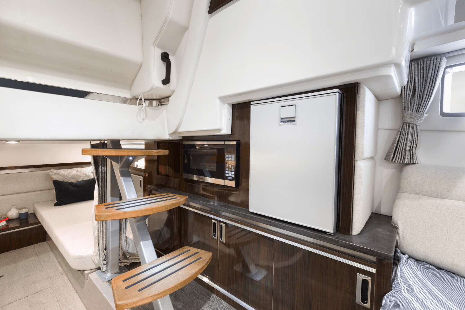 2026 Sea Ray Sundancer 320 Image Thumbnail #25