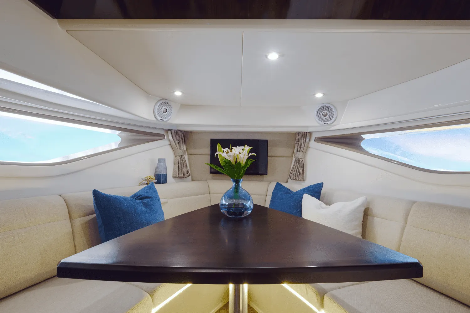 2025 Sea Ray Sundancer 320 Outboard Image Thumbnail #42