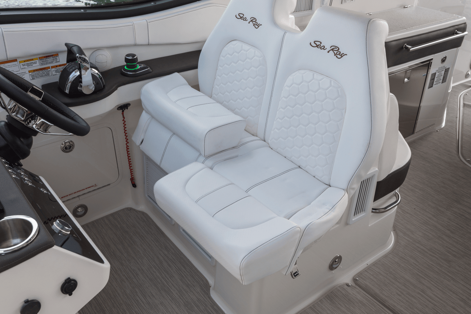 2026 Sea Ray Sundancer 320 Outboard Image Thumbnail #15