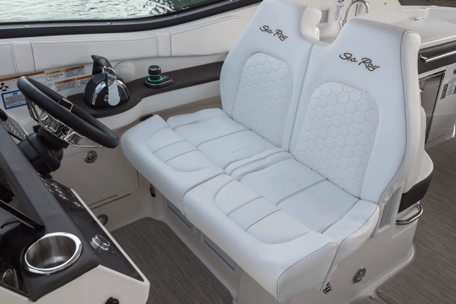 2025 Sea Ray Sundancer 320 Outboard Image Thumbnail #37