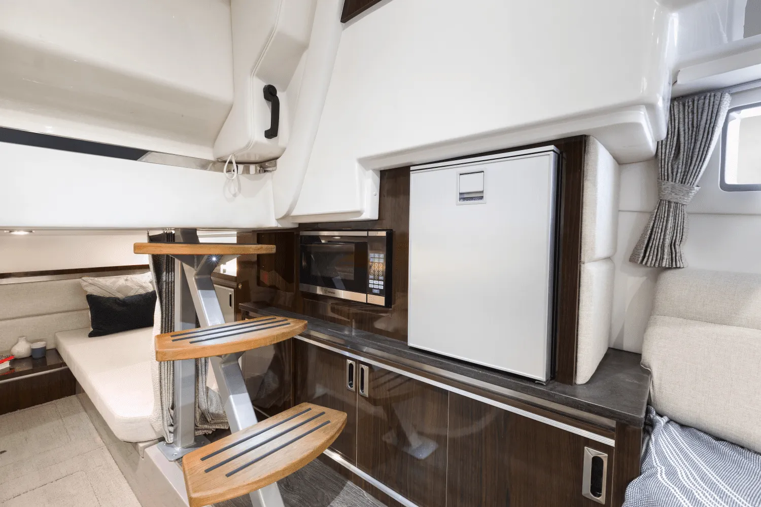 2025 Sea Ray Sundancer 320 Outboard Image Thumbnail #35