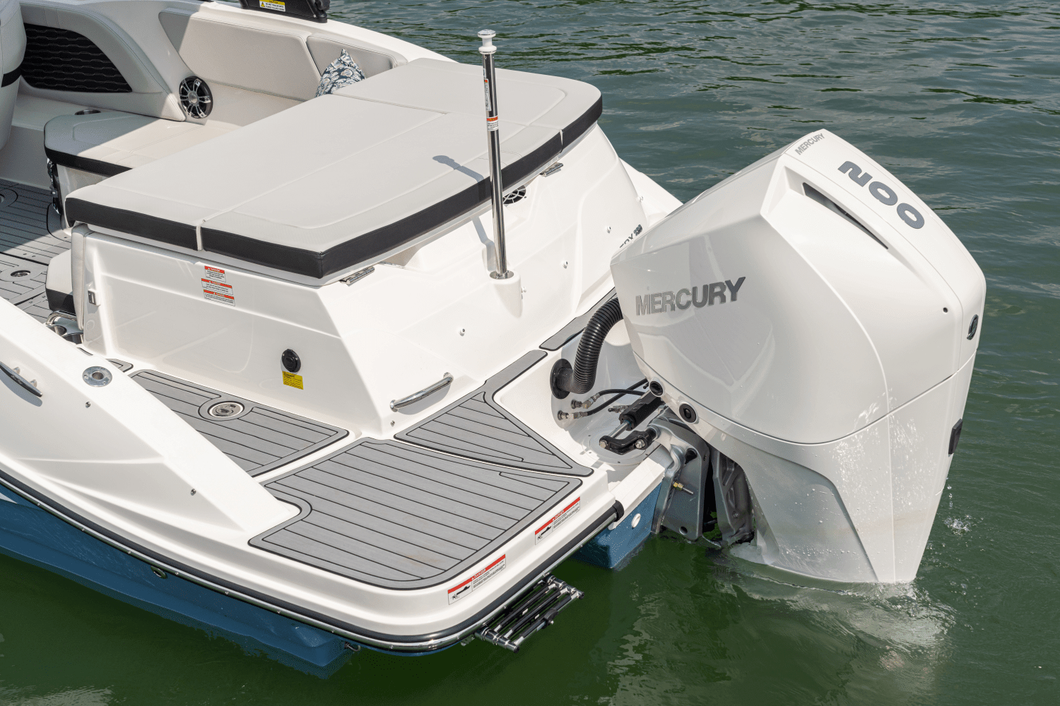 2025 Sea Ray SPX 230 Outboard Image Thumbnail #17