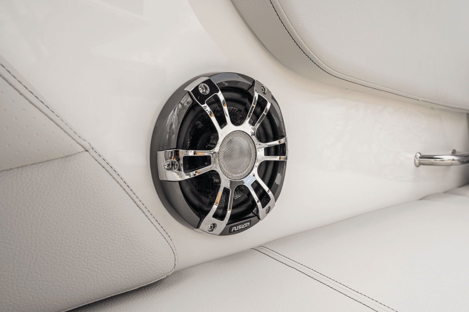 2025 Sea Ray SPX 230 Outboard Image Thumbnail #10