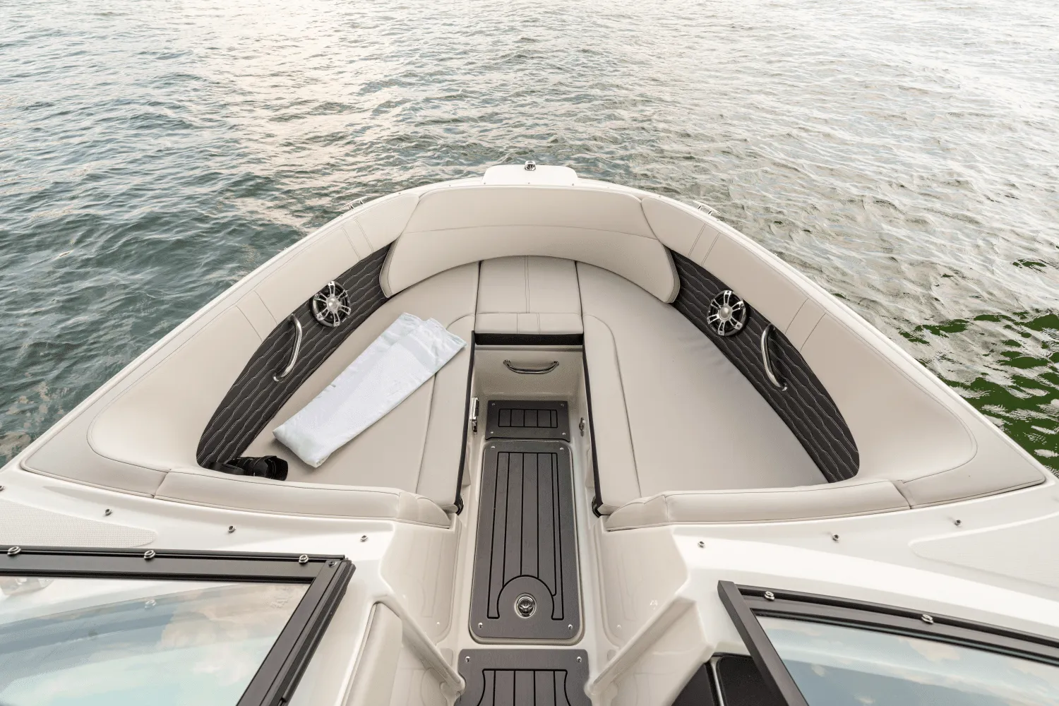 2025 Sea Ray SPX 230 Outboard Image Thumbnail #4