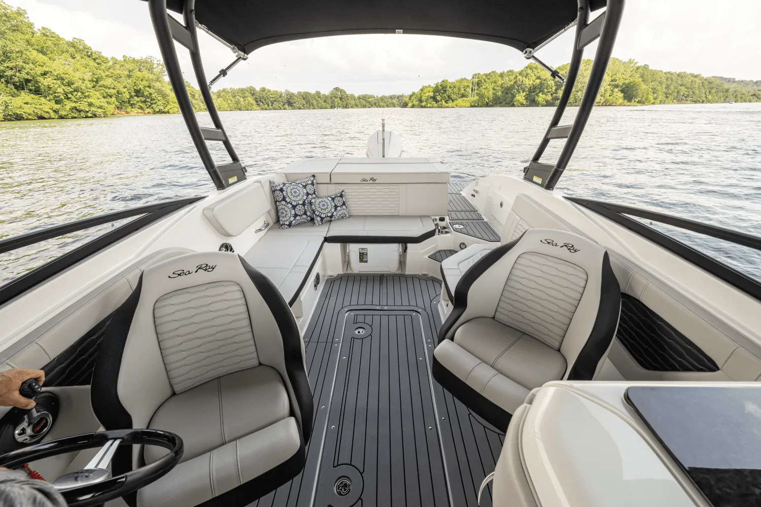 2025 Sea Ray SPX 230 Outboard Image Thumbnail #5