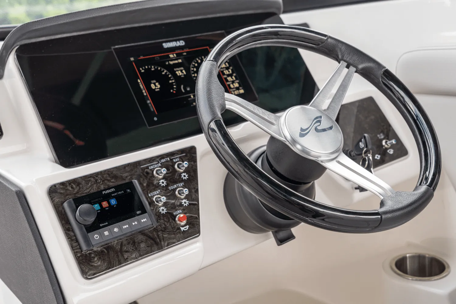 2025 Sea Ray SPX 230 Outboard Image Thumbnail #12