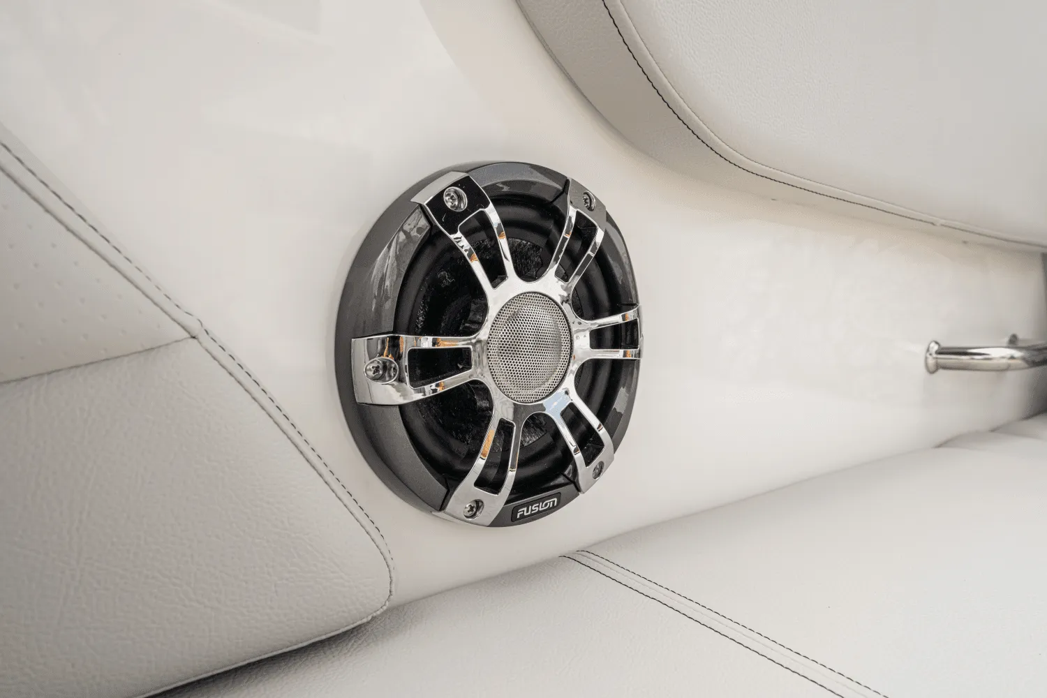 2025 Sea Ray SPX 230 Outboard Image Thumbnail #9