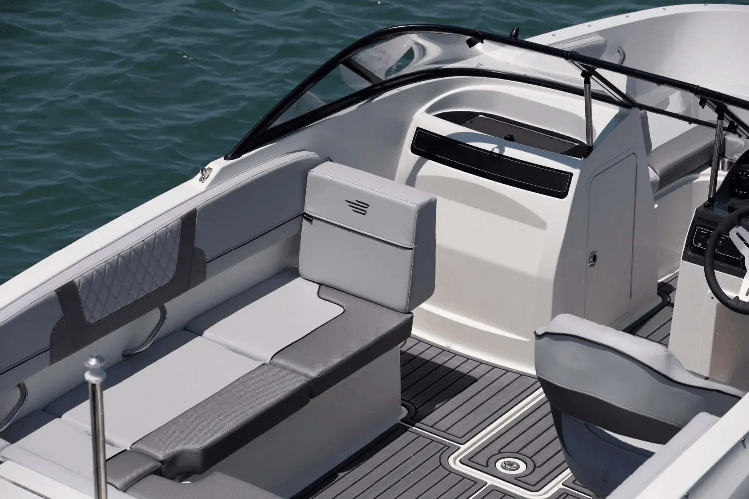 2025 Bayliner VR4 Outboard Image Thumbnail #5