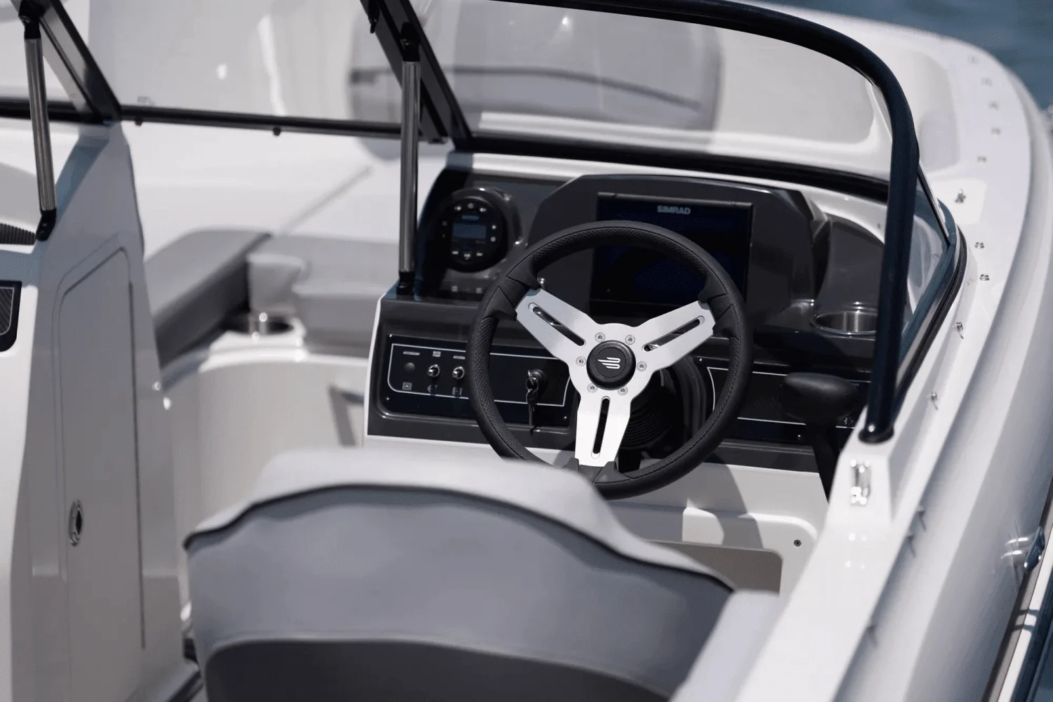 2025 Bayliner VR4 Outboard Image Thumbnail #4