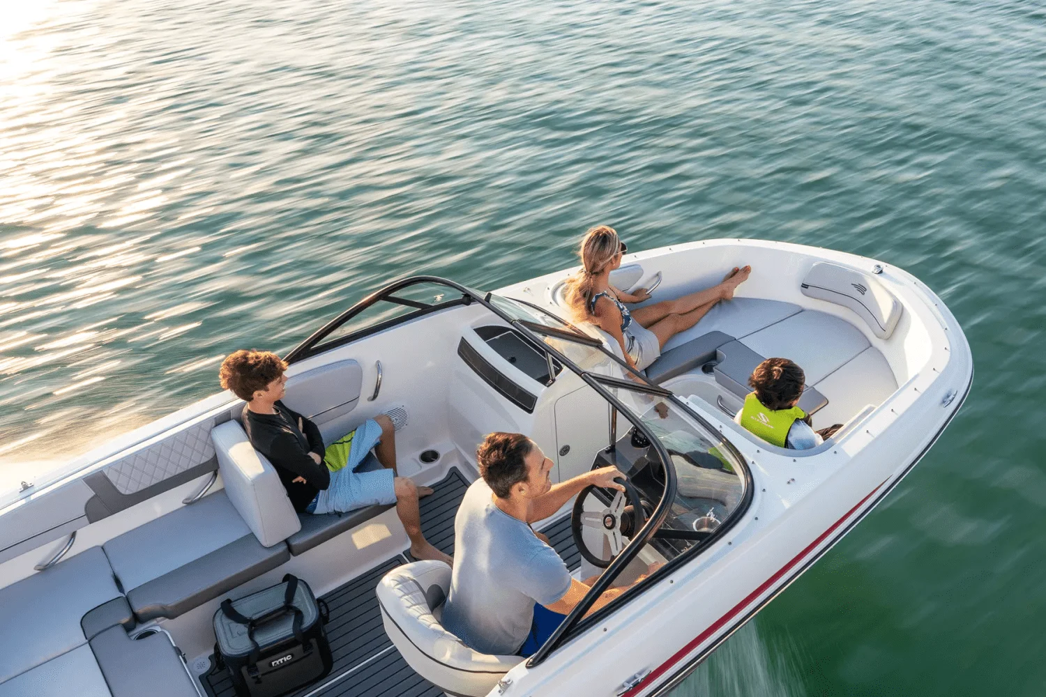 2025 Bayliner VR4 Outboard Image Thumbnail #2