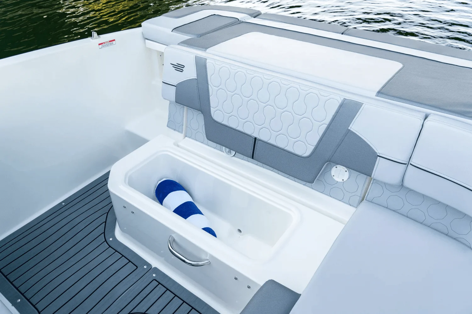 2025 Bayliner VR5 Image Thumbnail #7