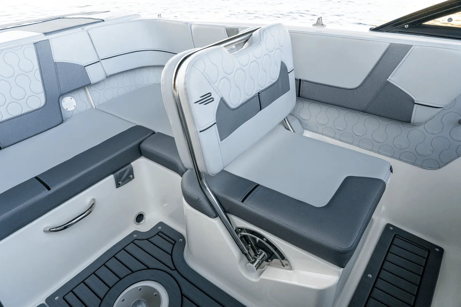 2025 Bayliner VR5 Image Thumbnail #6