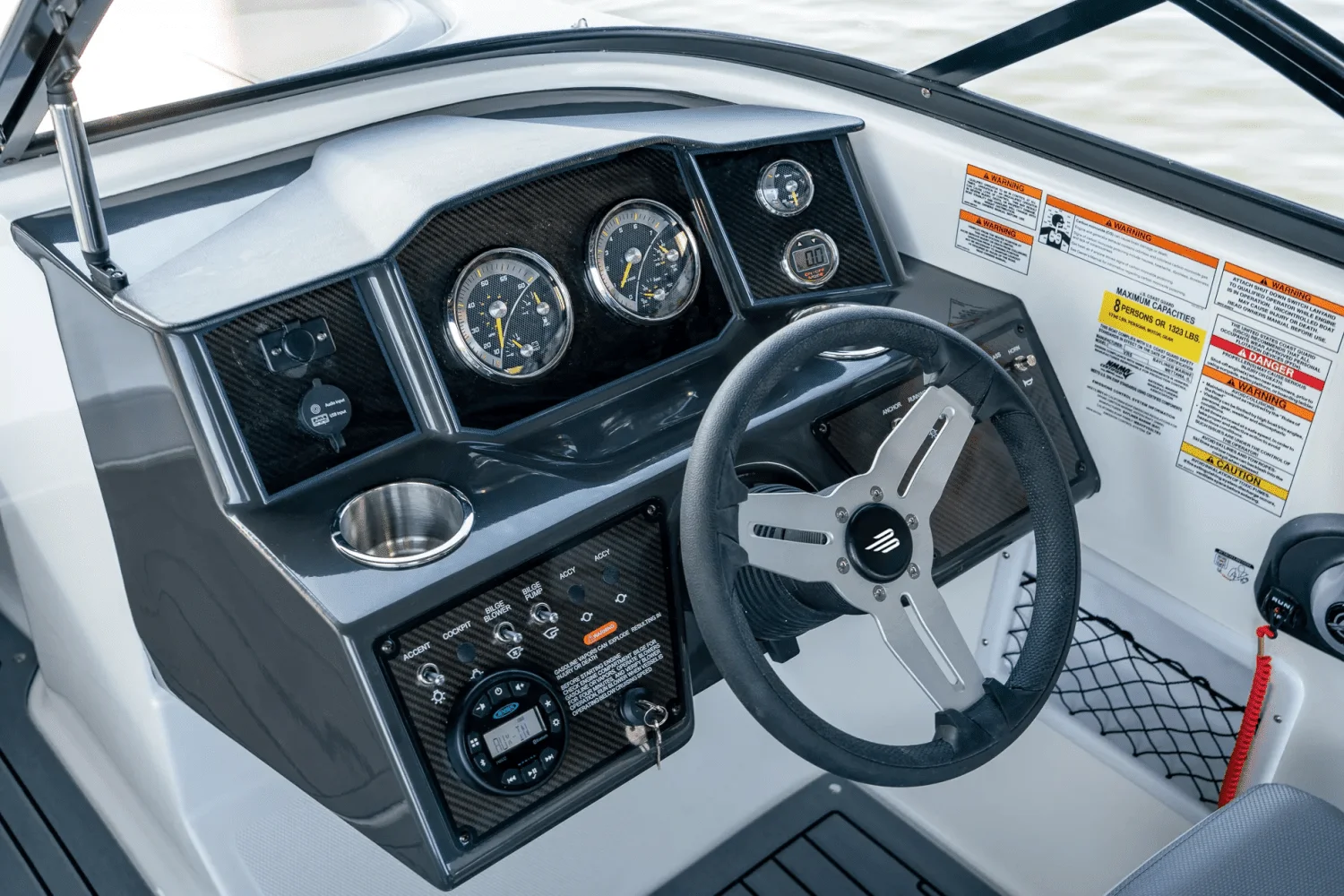 2025 Bayliner VR5 Image Thumbnail #5