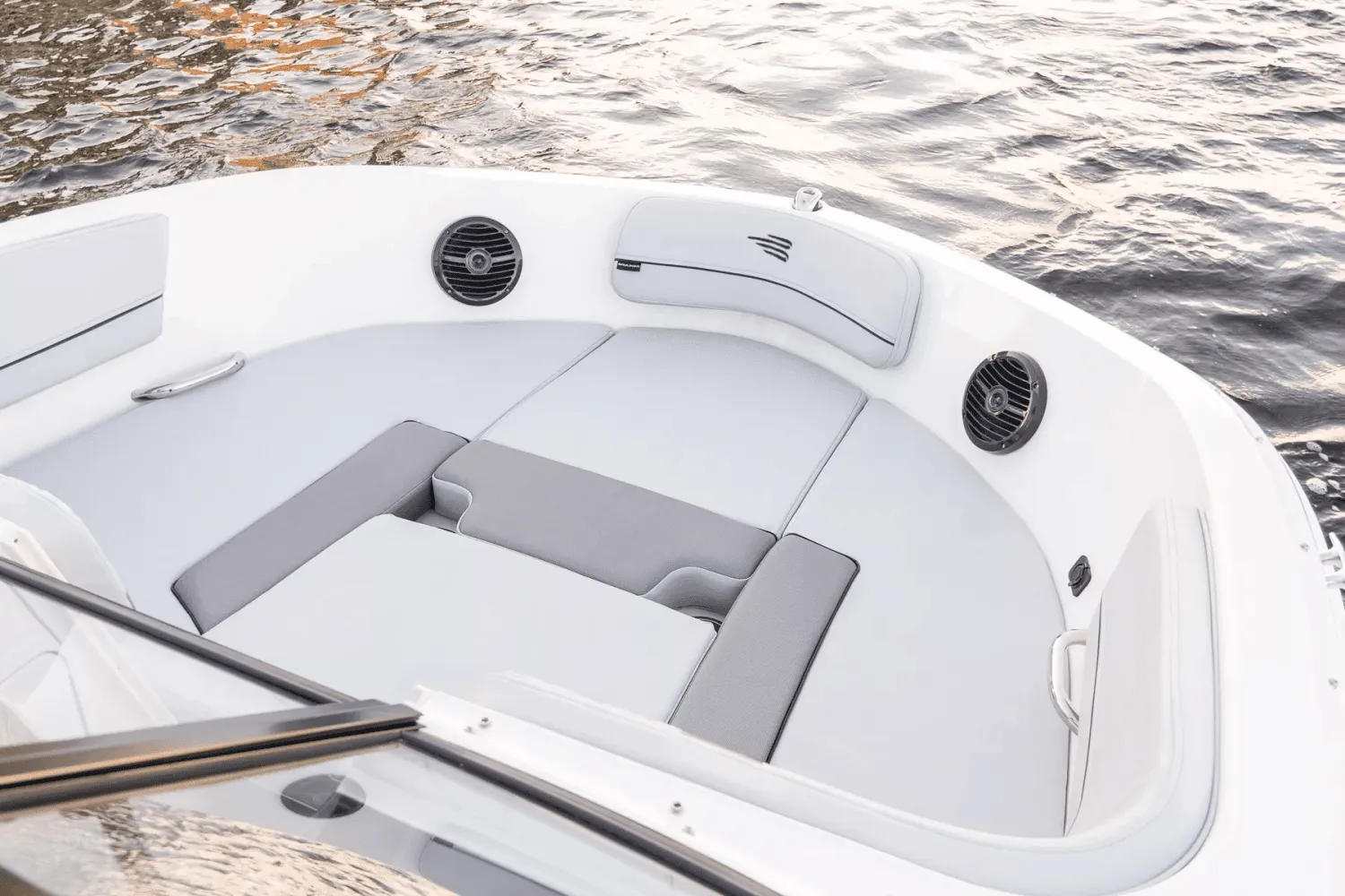 2025 Bayliner VR5 Outboard Image Thumbnail #6
