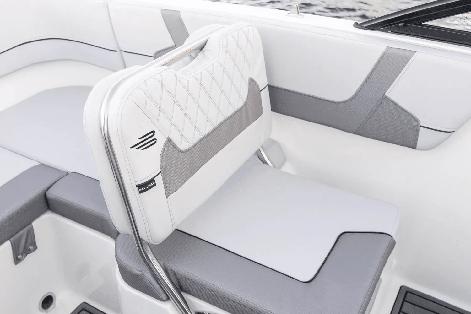 2025 Bayliner VR5 Outboard Image Thumbnail #5