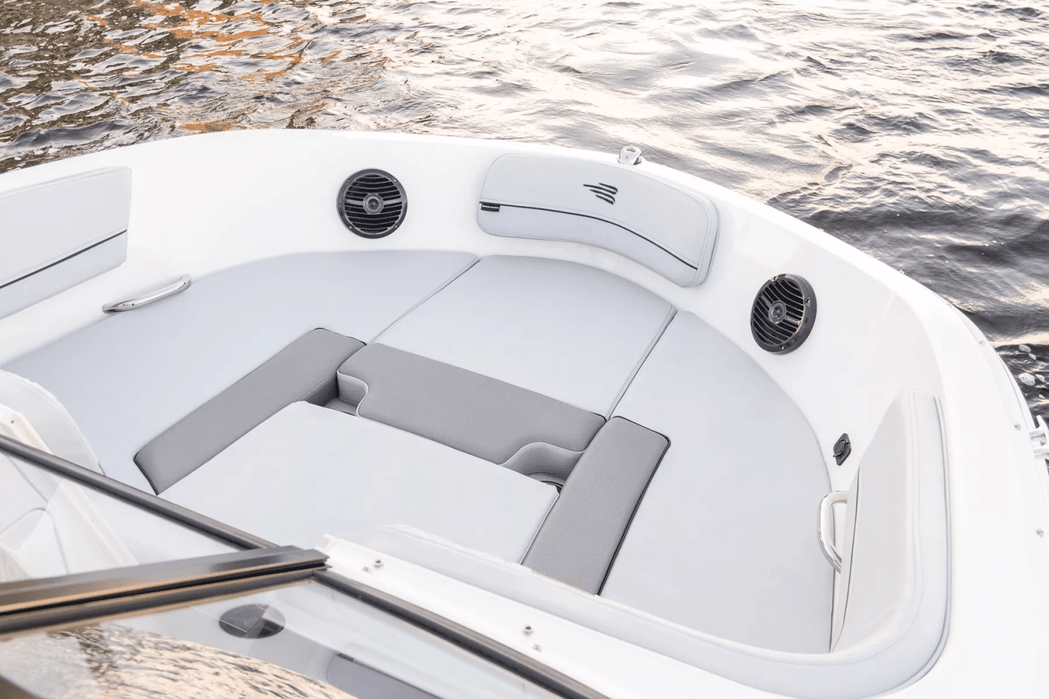 2025 Bayliner VR5 Outboard Image Thumbnail #6