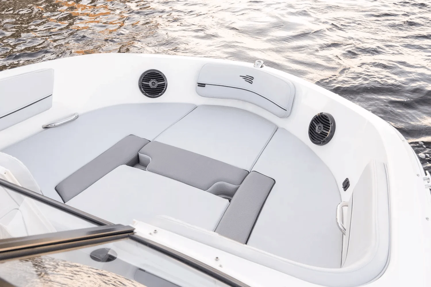 2025 Bayliner VR5 Outboard Image Thumbnail #6